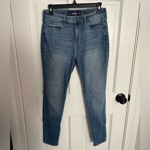 Hollister medium wash super skinny jeans